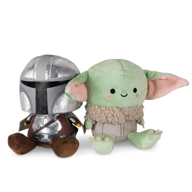 Hallmark Better Together Star Wars™ The Mandalorian™ And Grogu™ Magnetic Plush, 5" 3 Hallmark Better Together Star Wars™ The Mandalorian™ And Grogu™ Magnetic Plush, 5"